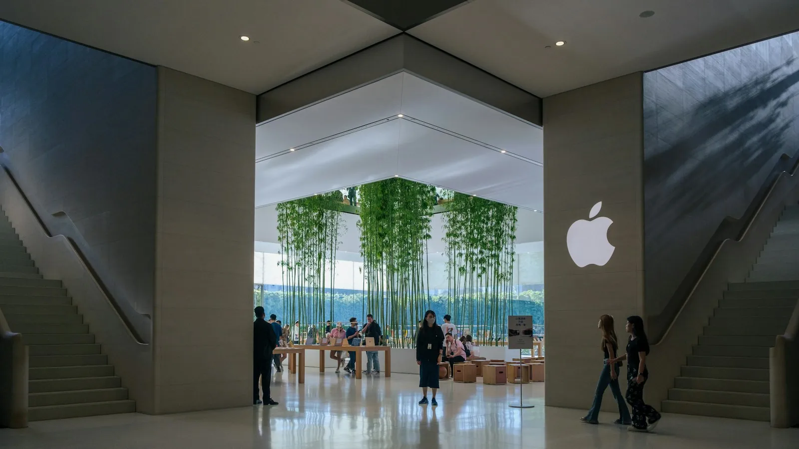 Новая техника Apple перед отправкой